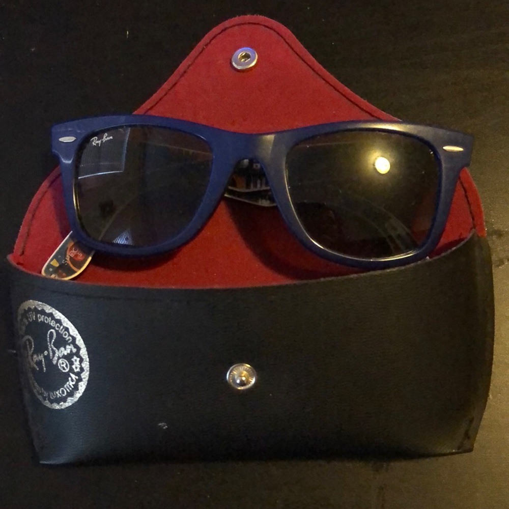 Blue Ray Ban wayfarer sunglasses